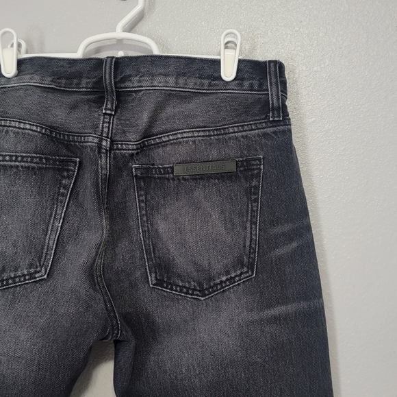 FEAR OF GOD ESSENTIALS mens Tapered Jeans in grey charcoal - Picture 7 of 10